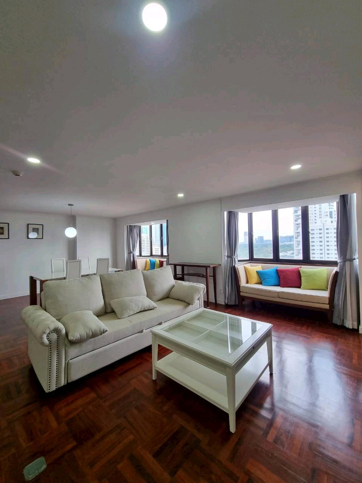 ให้เช่าคอนโดนานา : ให้เช่า (FOR RENT) — ห้องมุม 2 นอน 132 ตร.ม. @ Omni Tower สุขุมวิท ซ.4 | 45,000 บ./เดือน