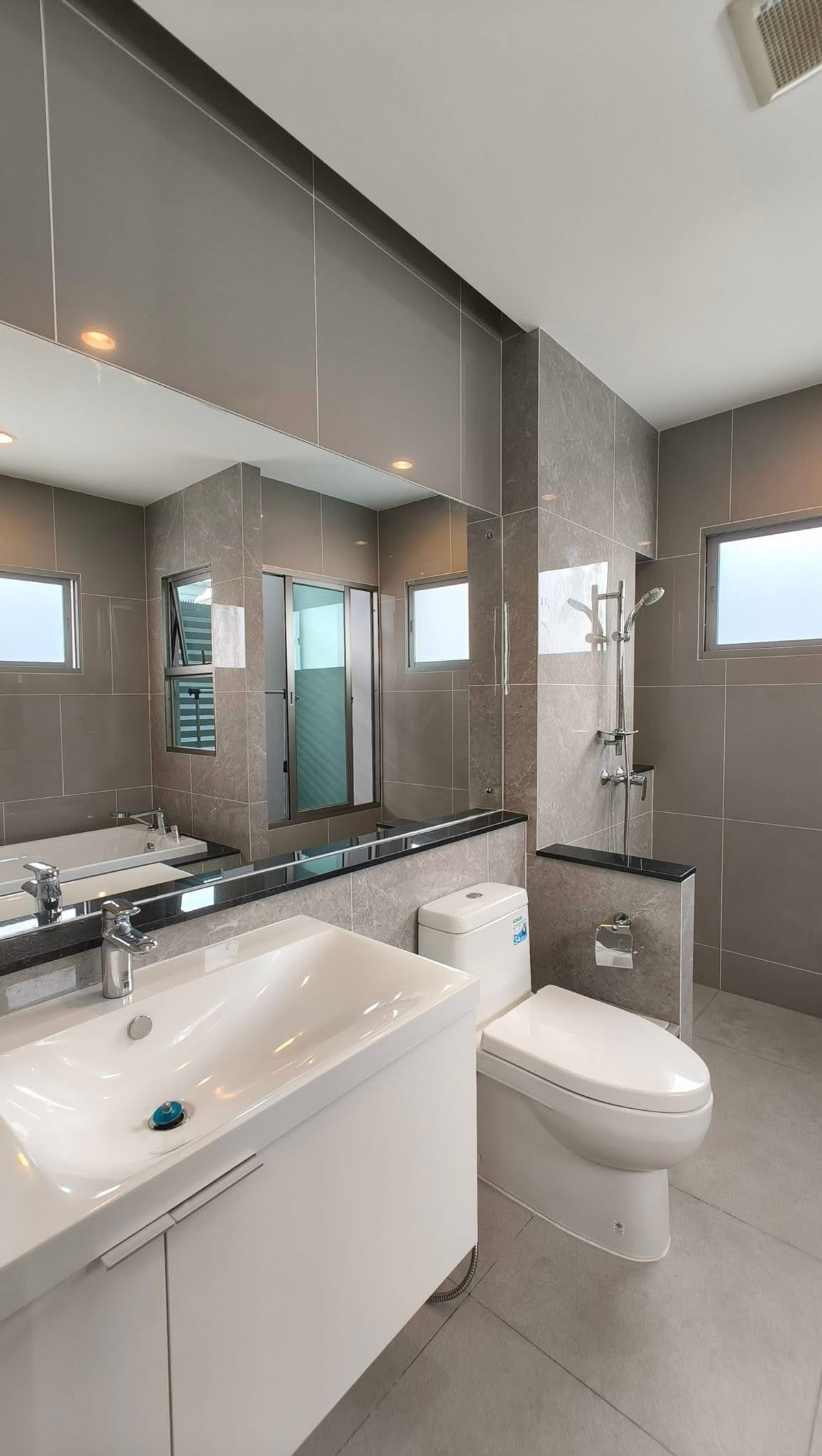 For SaleHouseChaengwatana, Muangthong : Luxury detached house for sale modern style Simple, elegant but perfect in every corner. The Palm Chaengwattana-Chaiyaphruek 70 square meters.