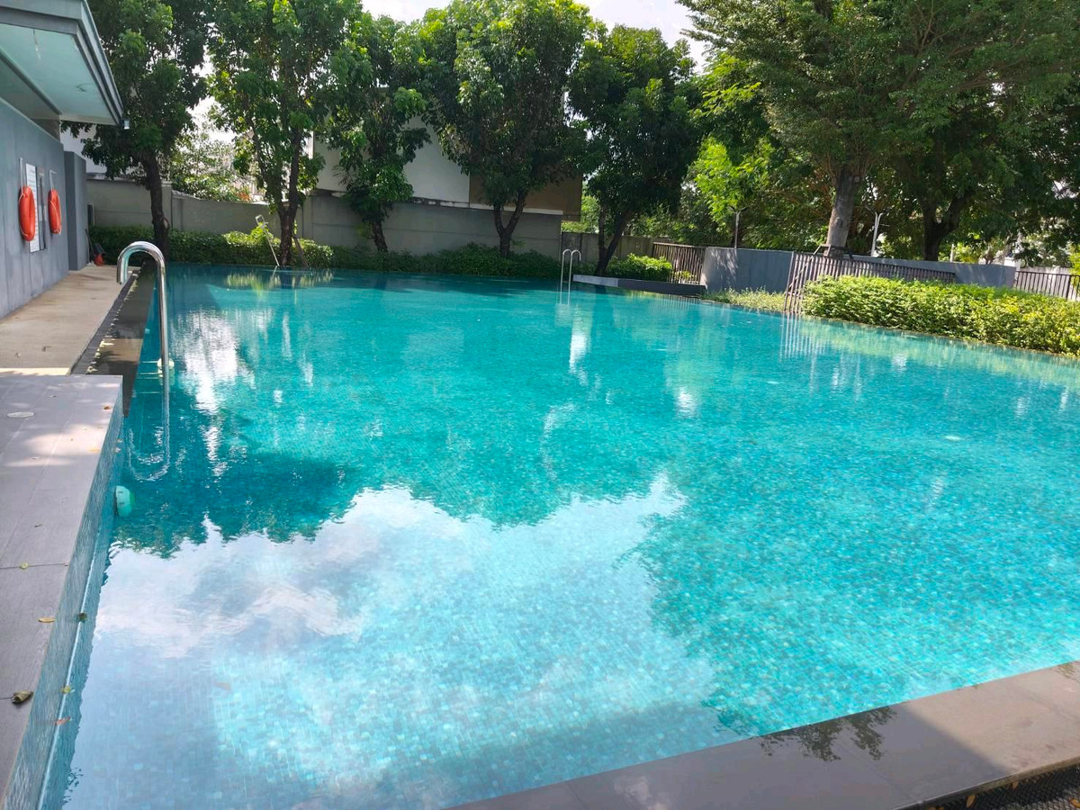 ขายบ้านพระราม 2 บางขุนเทียน : ทาวน์โฮม Villaggio พระราม2-บางกระดี่ 35/1 โครงการคุณภาพ LH บ้านกว้างมีพื้นที่สวน  ต่อเติมแล้วซอยแรกต้นโครงการติดสระว่ายน้ำ