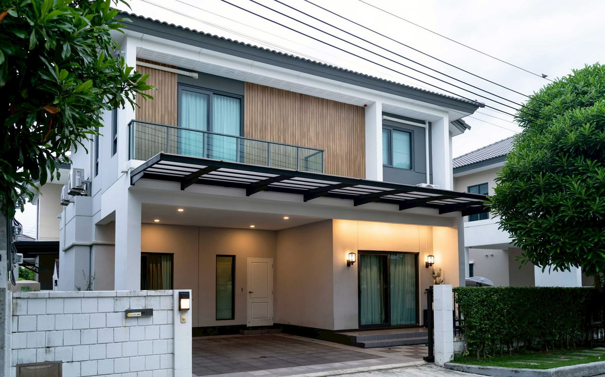 For SaleHouseLadkrabang, Suwannaphum Airport : LB005 Spacious single-family home in the desirable Centro Onnut–Suvarnabhumi community RADIANT house type — thoughtfully designed living space ideal for families seeking privacy and convenience.