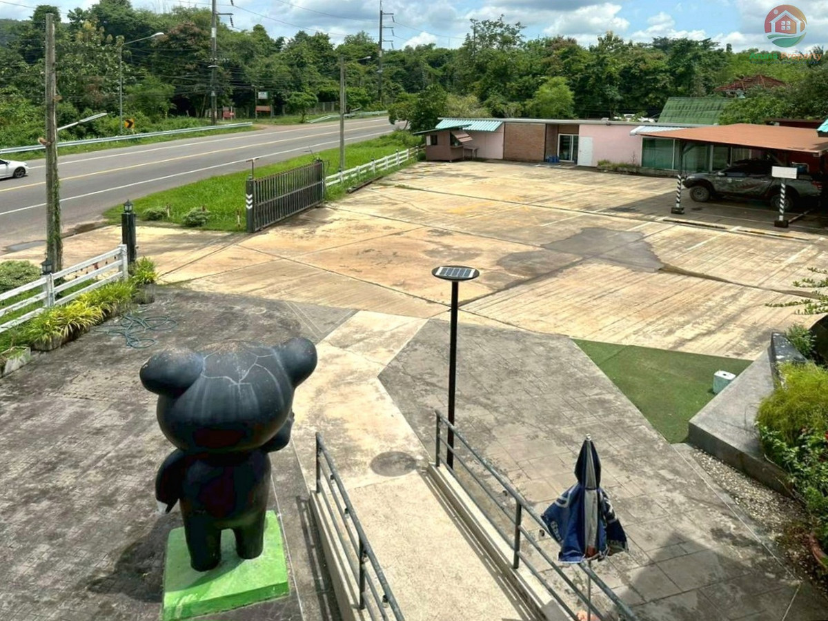 For SaleHotel&Apartment BusinessPrachin Buri : 2 star resort and restaurant business Next to the road up to Khao Yai, Prachinburi