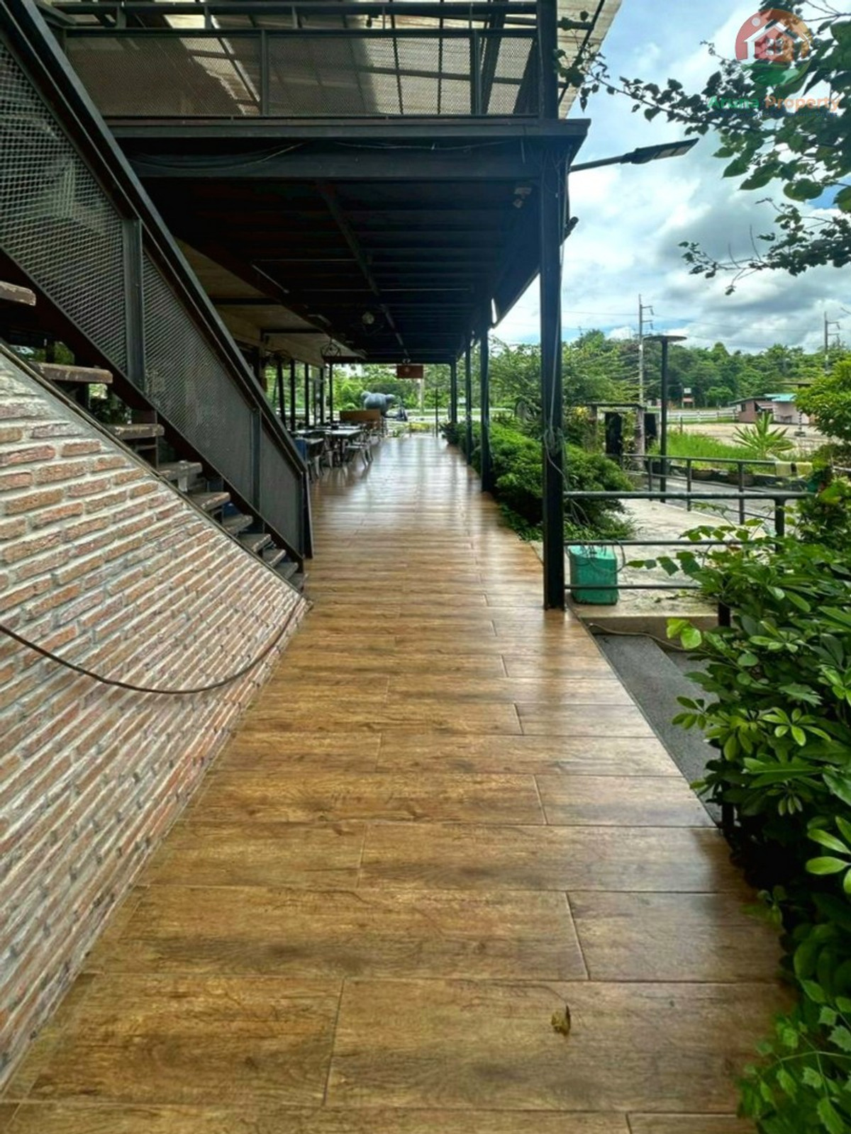 For SaleHotel&Apartment BusinessPrachin Buri : 2 star resort and restaurant business Next to the road up to Khao Yai, Prachinburi