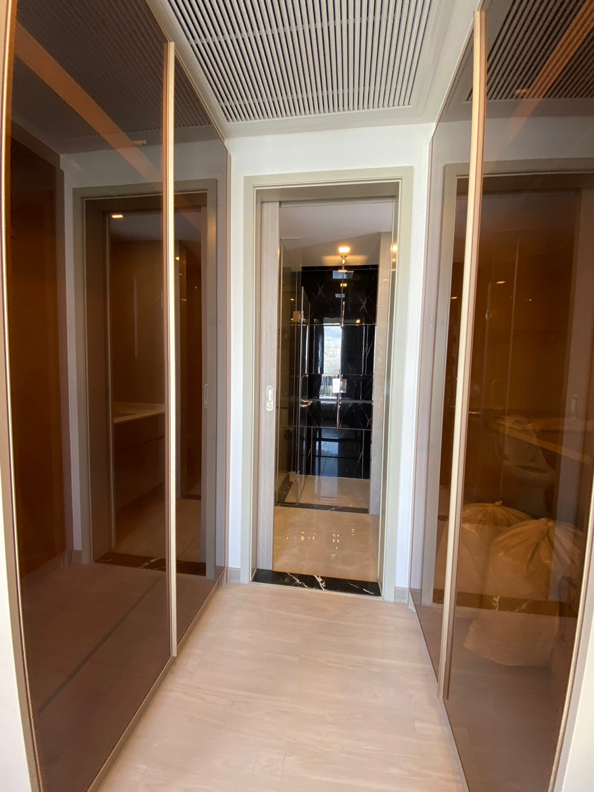 For RentCondoRama9, Petchburi, RCA : !! Beautiful room for rent, Condo One 9 Five Asoke-Rama 9, near MRT Rama 9.