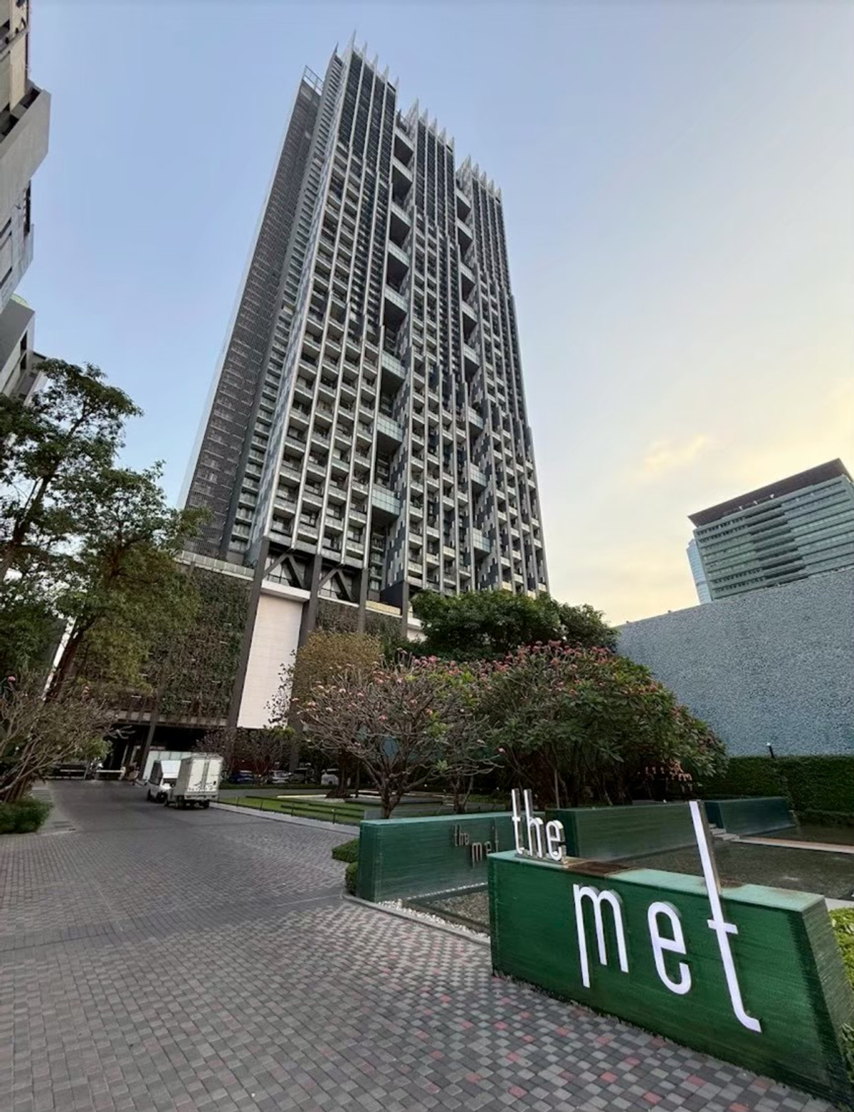 ให้เช่าคอนโดสาทร นราธิวาส : ✨ โอเอซิสใจกลางสาทร The Met Sathorn คอนโดหรู พร้อมพื้นที่ส่วนกลางขนาดใหญ่ บรรยากาศรีสอร์ท ❤️