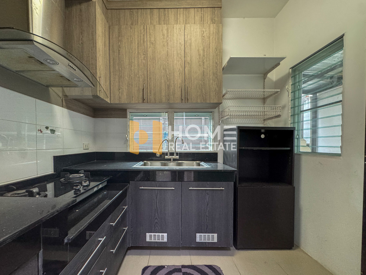 ขายบ้านลาดกระบัง สุวรรณภูมิ : ตำแหน่งใกล้ส่วนกลาง ✨ มัณฑนา อ่อนนุช - วงแหวน 4 / 3 ห้องนอน (ขาย), Manthana Onnut - Wongwan 4 / 3 Bedrooms (FOR SALE) POON089