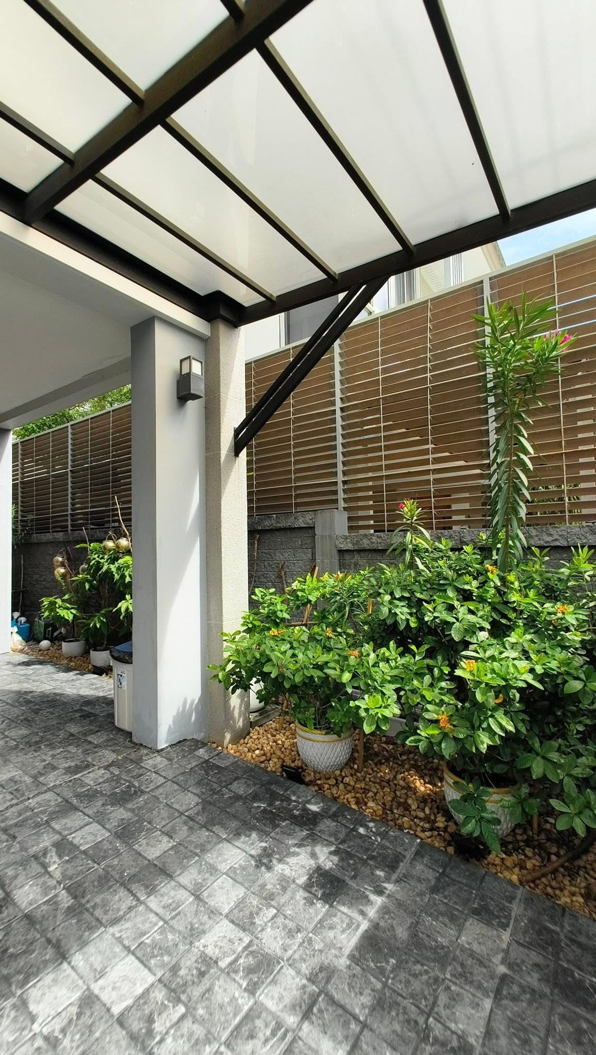 For SaleHouseChaengwatana, Muangthong : Luxury detached house for sale modern style Simple, elegant but perfect in every corner. The Palm Chaengwattana-Chaiyaphruek 70 square meters.