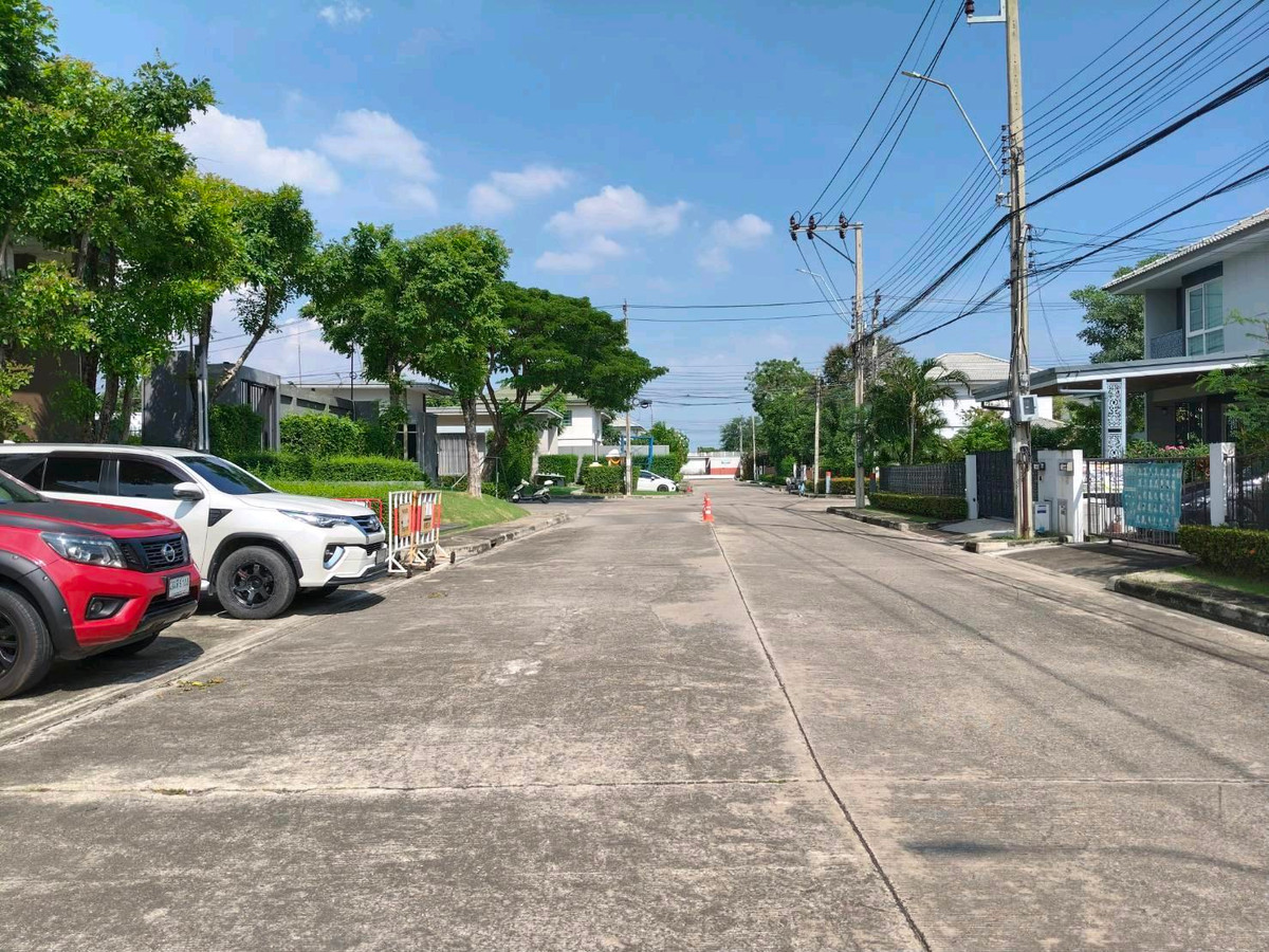 ขายบ้านพระราม 2 บางขุนเทียน : ทาวน์โฮม Villaggio พระราม2-บางกระดี่ 35/1 โครงการคุณภาพ LH บ้านกว้างมีพื้นที่สวน  ต่อเติมแล้วซอยแรกต้นโครงการติดสระว่ายน้ำ