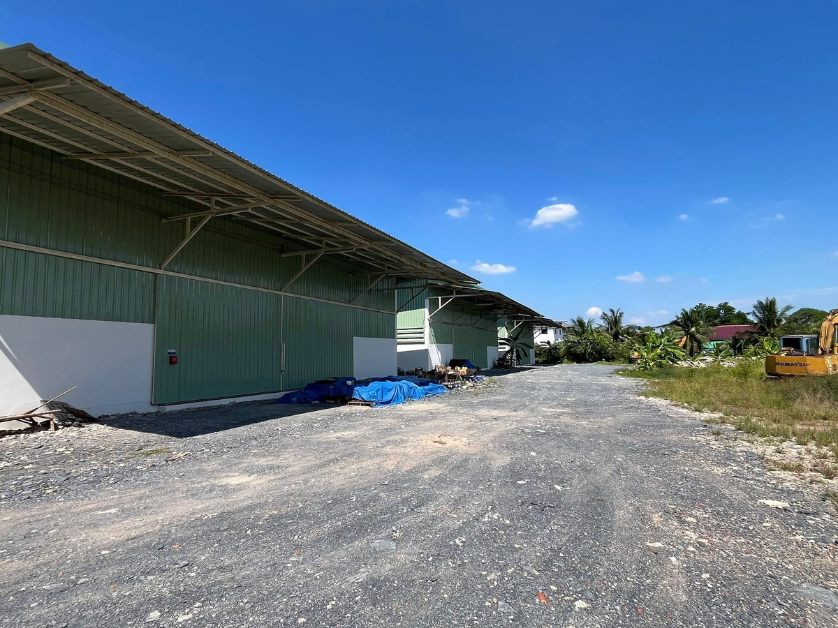 For RentWarehouseRama 2, Bang Khun Thian : Warehouse for rent, Anamai Ngam Charoen 33, Bang Khun Thian, Bangkok, area 400 sq m., good location, convenient travel, trailer trucks can enter and exit.