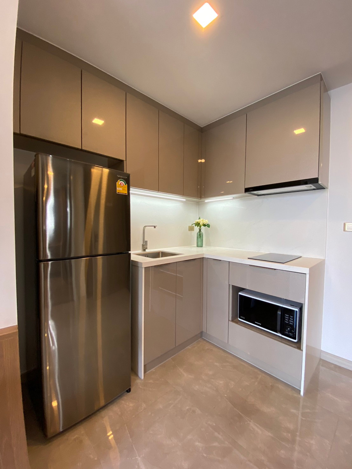 For RentCondoRama9, Petchburi, RCA : !! Beautiful room for rent, Condo One 9 Five Asoke-Rama 9, near MRT Rama 9.