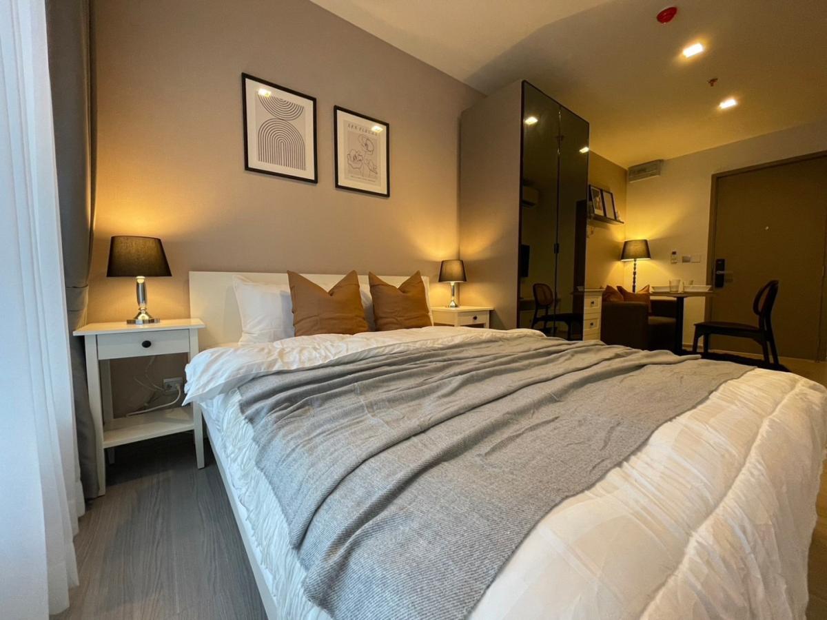 For RentCondoRama9, Petchburi, RCA : 🔥Urgent for rent🔥 Life Asoke Hype, beautifully decorated, fully furnished, ready to move in, just 300 meters from MRT Rama 9.