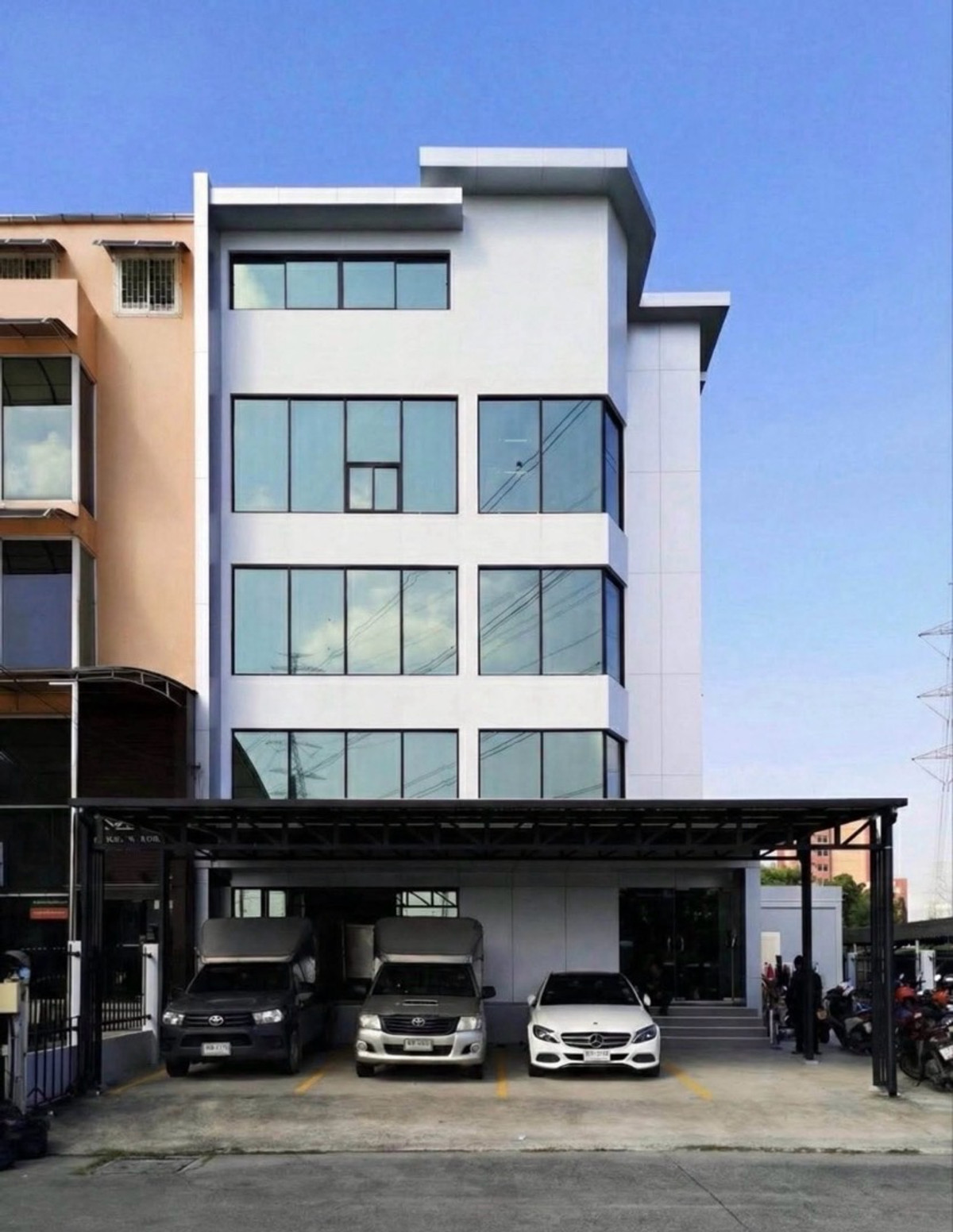 ให้เช่าโฮมออฟฟิศพัฒนาการ ศรีนครินทร์ : Modern Home Office ให้เช่า พัฒนาการ 31/1 แปลงริม 5 ชั้น มีลิฟท์ 