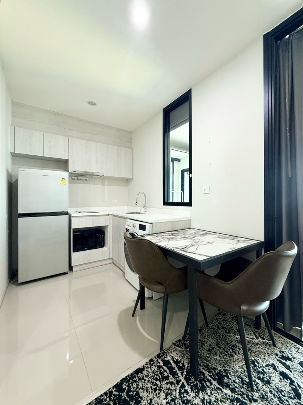 ให้เช่าคอนโดพระราม 9 เพชรบุรีตัดใหม่ RCA : Life Asoke 1 Bed | MRT Phetchaburi 100 m | Prime location