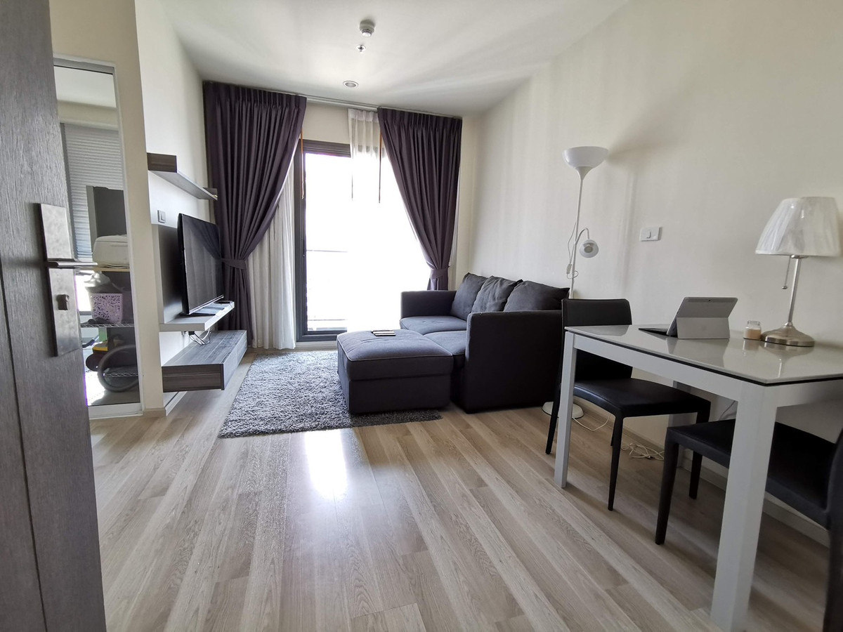 For RentCondoRatchadapisek, Huaikwang, Suttisan : !! Beautiful room for rent, Condo Centric Ratchada-Huaikhwang, near MRT Huai Khwang.