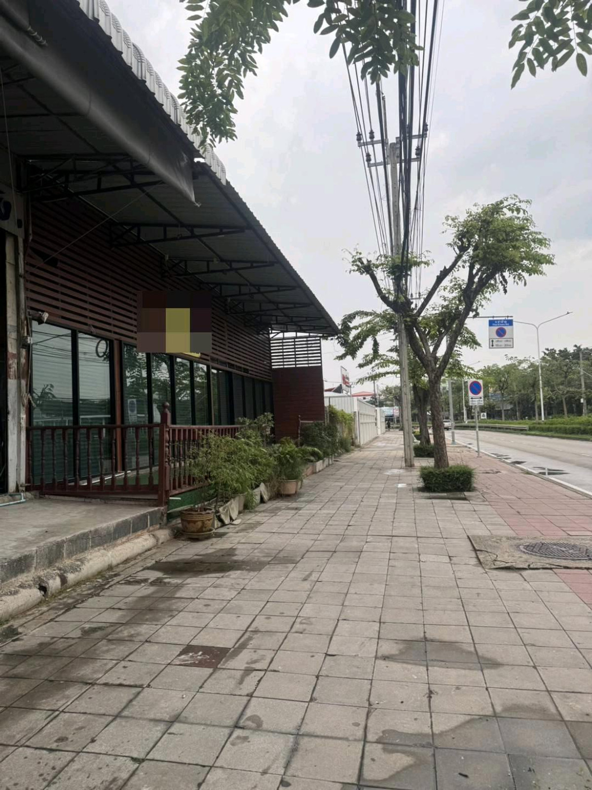 For RentRetail SpaceRama 2, Bang Khun Thian : Restaurant space for rent, 270 square meters, width 15 meters, location Tha Kham, next to the road.