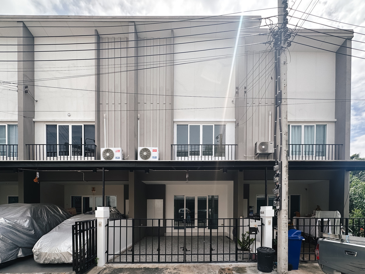 ขายทาวน์โฮมนวมินทร์ รามอินทรา : ✨ขายทาวน์เฮาส์ 2 ชั้น สวยเหมือนบ้านใหม่ โครงการ เฌอ วัชรพล ✨