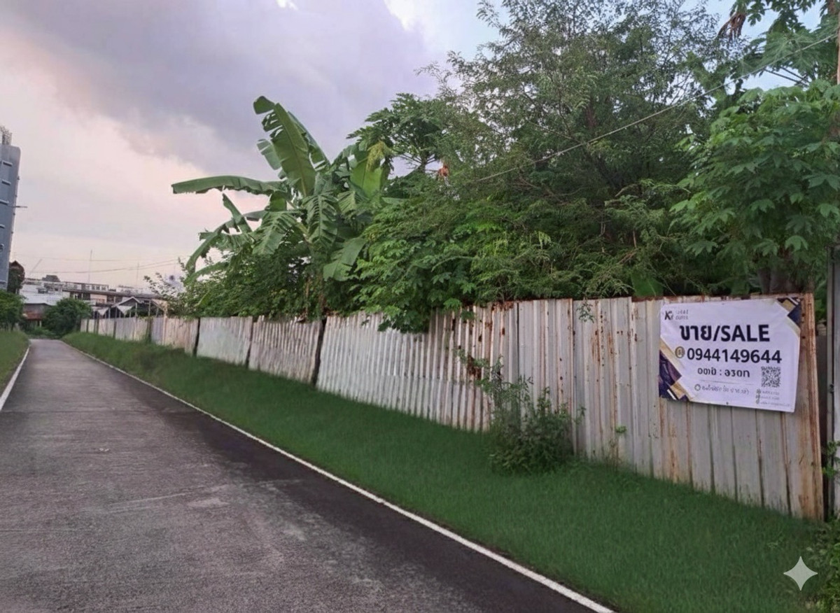 For SaleLandBangna, Bearing, Lasalle : Land for sale in Soi Lasan 8, Sukhumvit Road 105, Bangna, Phra Khanong, Bangkok, potential location near Inter School. and department stores