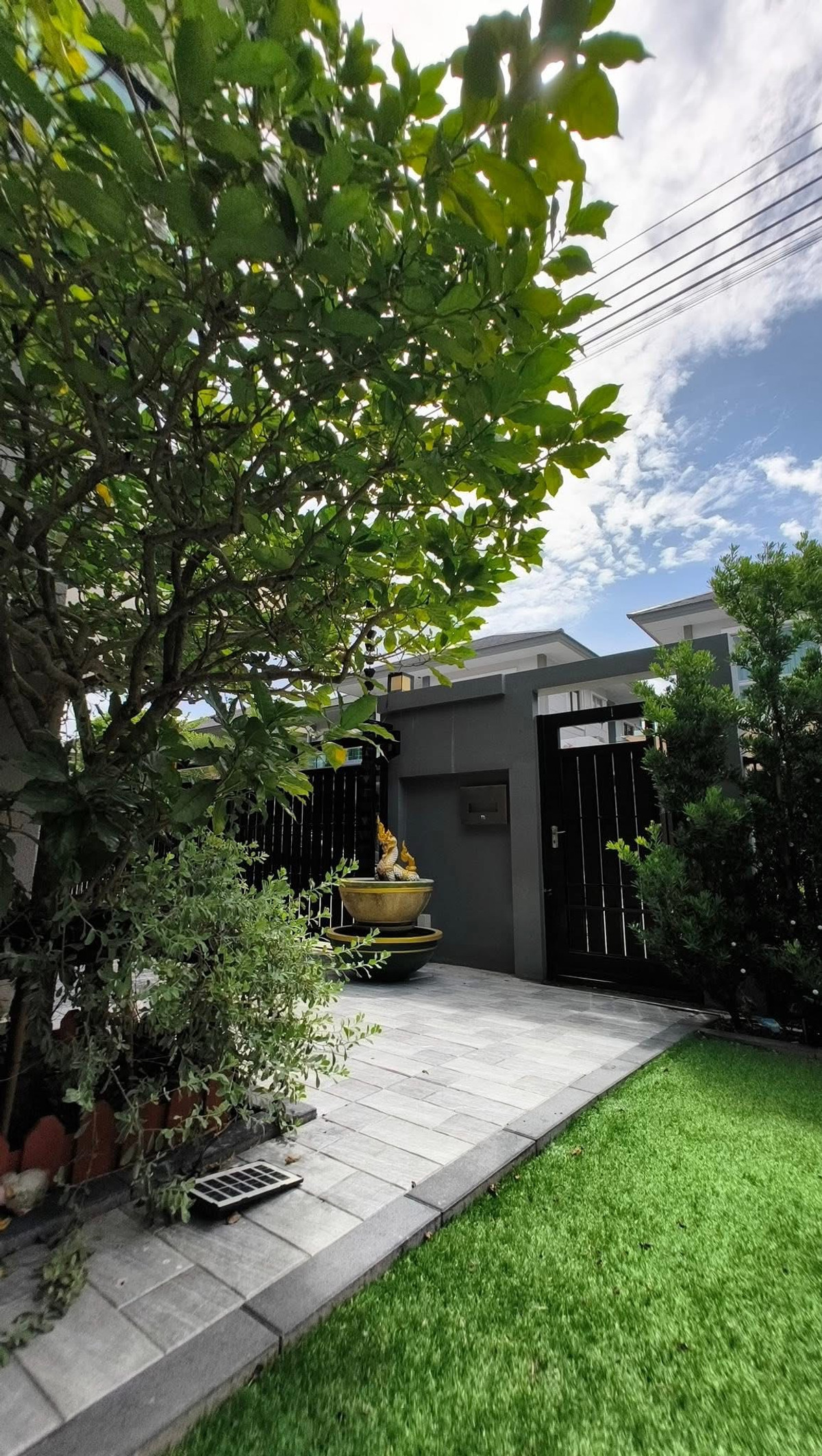 For SaleHouseChaengwatana, Muangthong : Luxury detached house for sale modern style Simple, elegant but perfect in every corner. The Palm Chaengwattana-Chaiyaphruek 70 square meters.