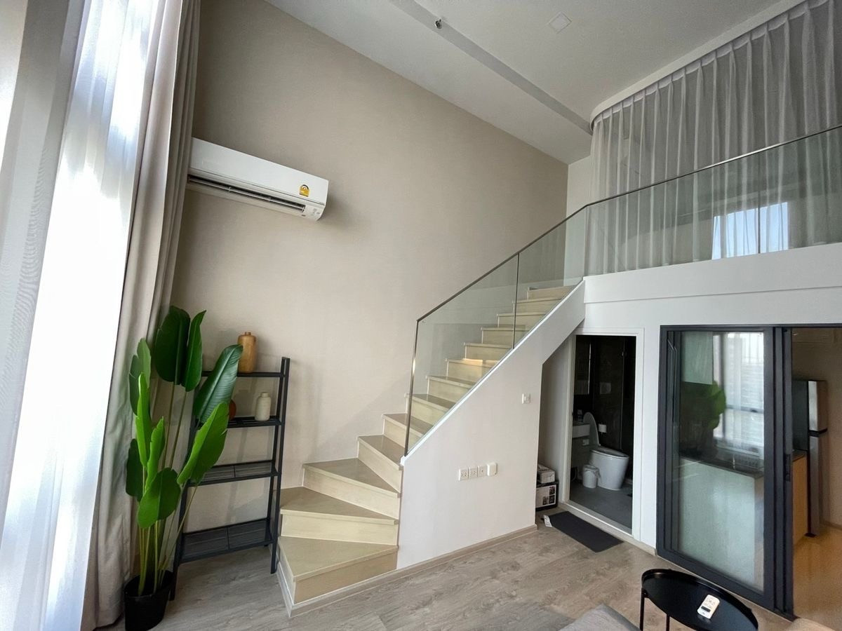 For RentCondoRama9, Petchburi, RCA : Rental price: 23,500 baht / month