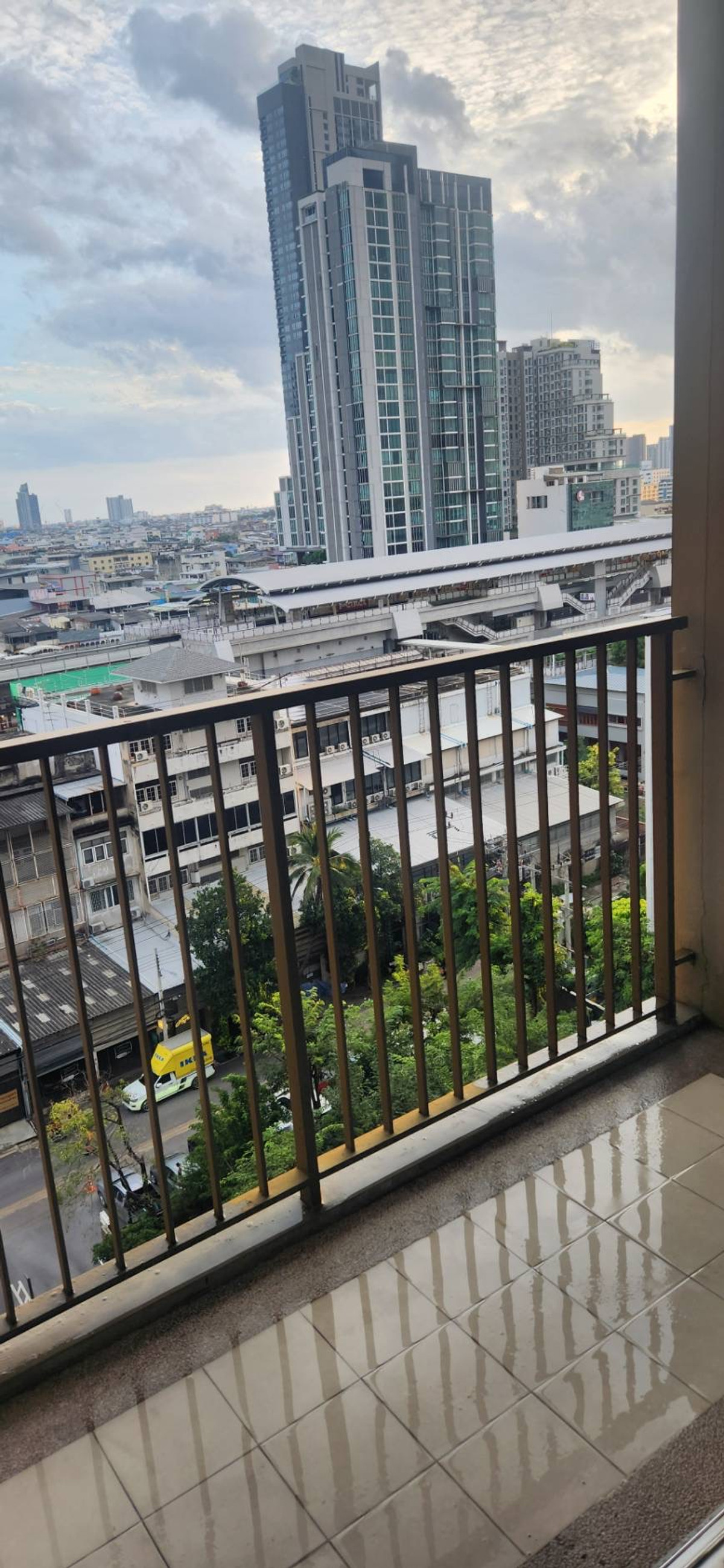 For SaleCondoWongwianyai, Charoennakor : ⚡️Hot Deal⚡️Hive taksin 💎49 Sqm 💎 3.95 Mb🔥 Cheapest in the market ⚡️ Open Bts view, not blocked⚡️If interested, contact to make an appointment to view🔥 Putter 0928895628🔥