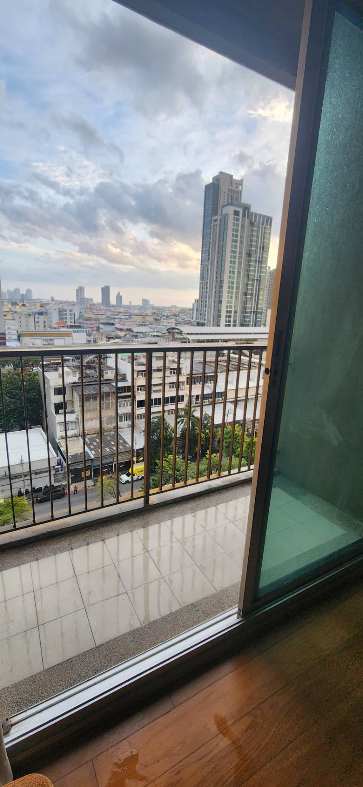 For SaleCondoWongwianyai, Charoennakor : ⚡️Hot Deal⚡️Hive taksin 💎49 Sqm 💎 3.95 Mb🔥 Cheapest in the market ⚡️ Open Bts view, not blocked⚡️If interested, contact to make an appointment to view🔥 Putter 0928895628🔥