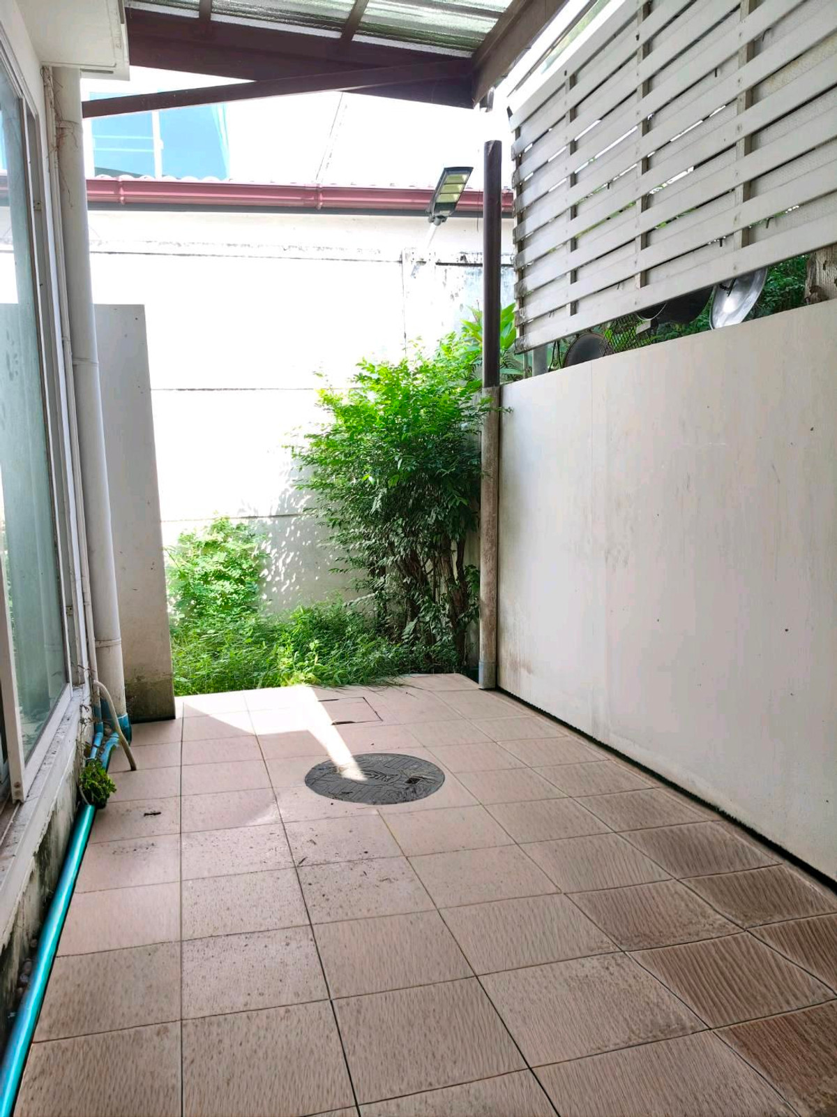 ขายบ้านพระราม 2 บางขุนเทียน : ทาวน์โฮม Villaggio พระราม2-บางกระดี่ 35/1 โครงการคุณภาพ LH บ้านกว้างมีพื้นที่สวน  ต่อเติมแล้วซอยแรกต้นโครงการติดสระว่ายน้ำ