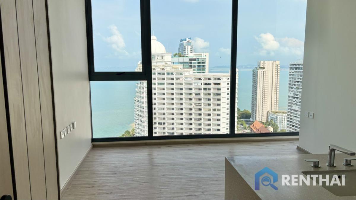 For SaleCondoPattaya, Bangsaen, Chonburi : Luxury Beachfront Condo at Arom Wongamat – 2 Bedrooms, Foreign Ownership, Special Price!