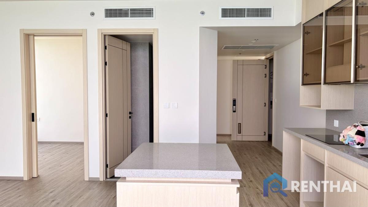 For SaleCondoPattaya, Bangsaen, Chonburi : Luxury Beachfront Condo at Arom Wongamat – 2 Bedrooms, Foreign Ownership, Special Price!