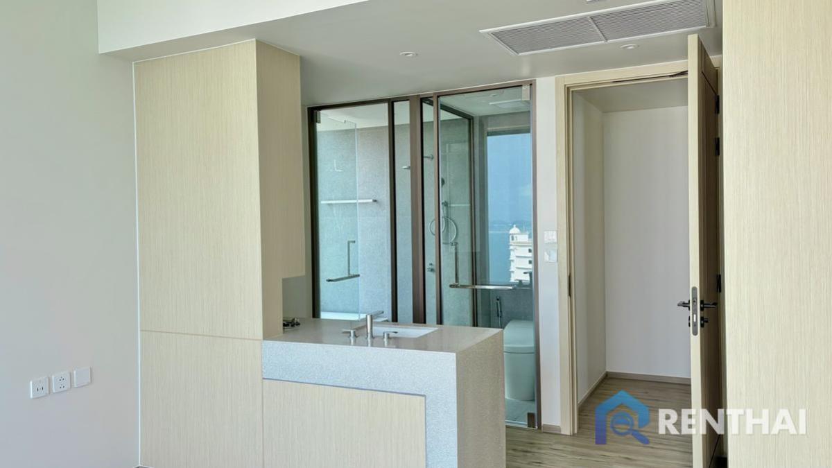 For SaleCondoPattaya, Bangsaen, Chonburi : Luxury Beachfront Condo at Arom Wongamat – 2 Bedrooms, Foreign Ownership, Special Price!