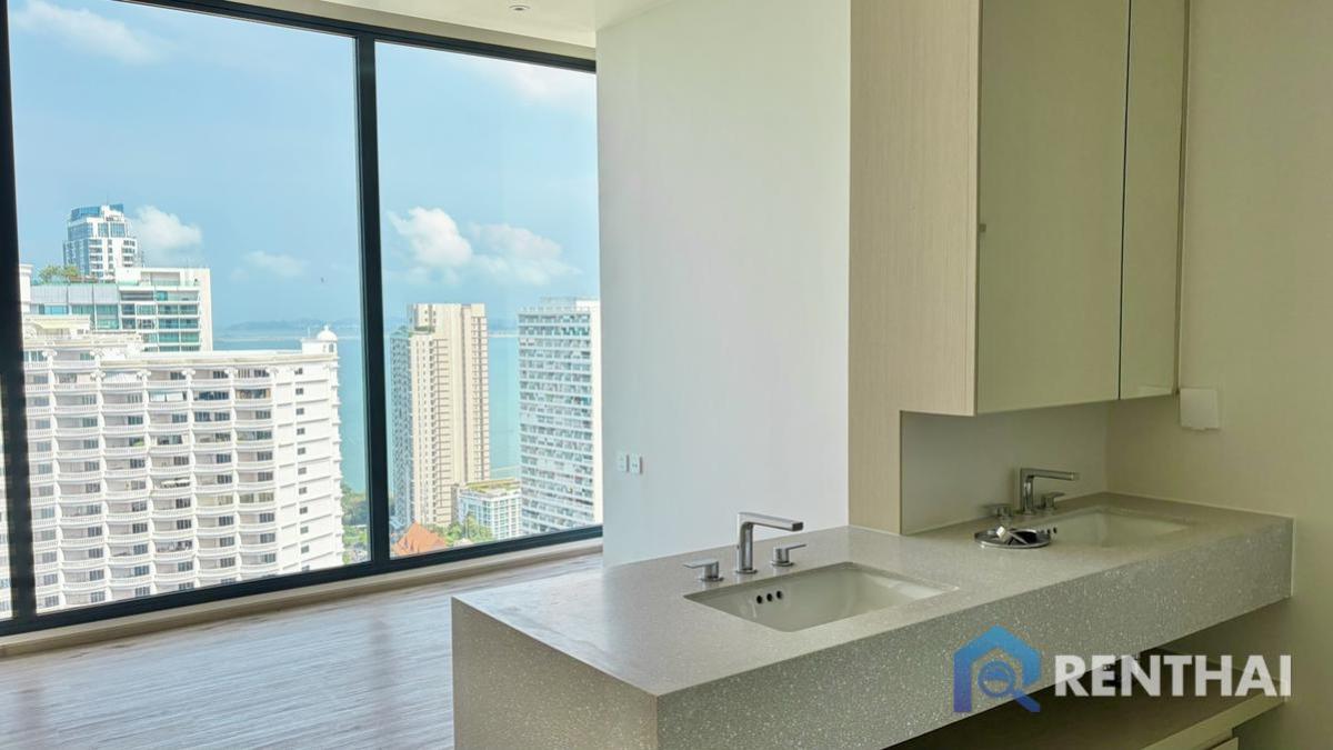 For SaleCondoPattaya, Bangsaen, Chonburi : Luxury Beachfront Condo at Arom Wongamat – 2 Bedrooms, Foreign Ownership, Special Price!