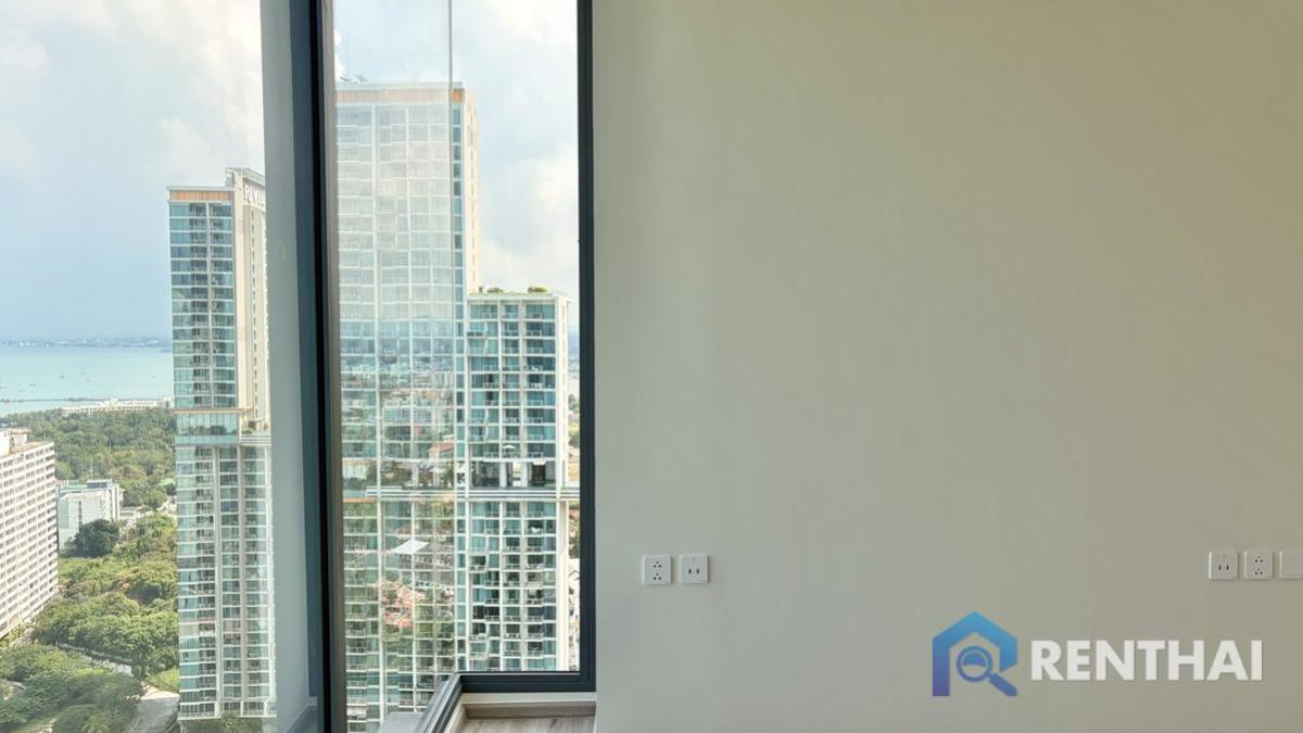 For SaleCondoPattaya, Bangsaen, Chonburi : Luxury Beachfront Condo at Arom Wongamat – 2 Bedrooms, Foreign Ownership, Special Price!