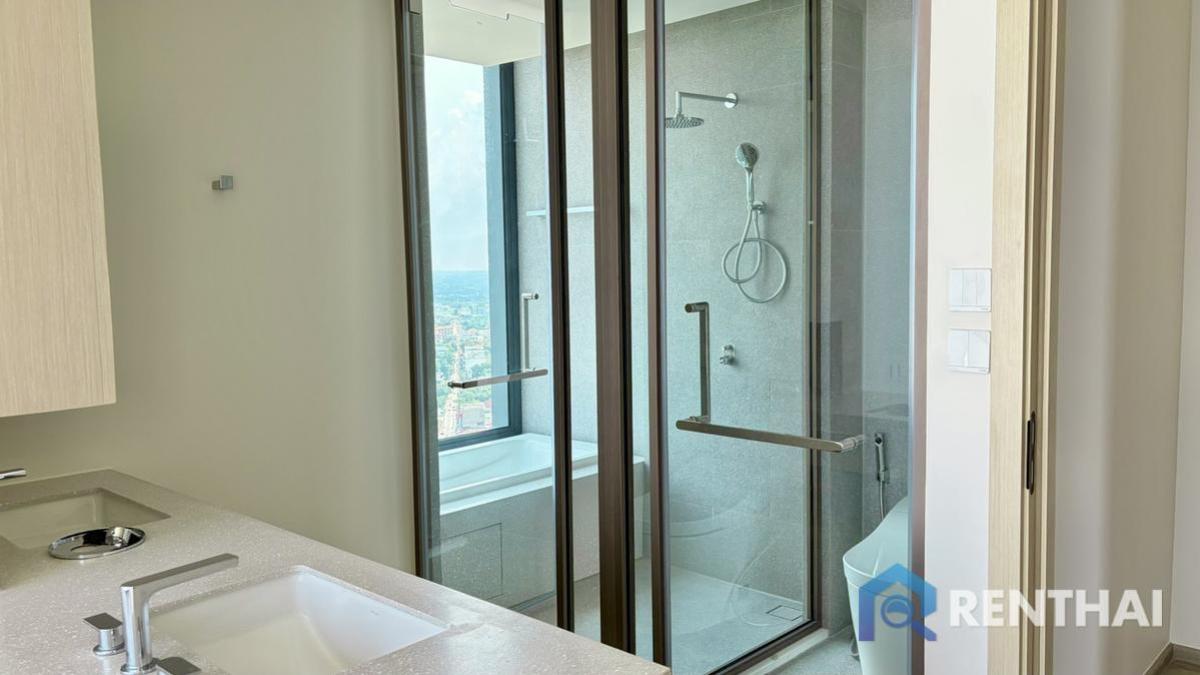 For SaleCondoPattaya, Bangsaen, Chonburi : Luxury Beachfront Condo at Arom Wongamat – 2 Bedrooms, Foreign Ownership, Special Price!