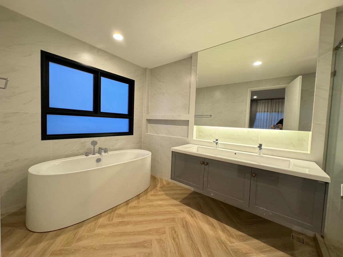 For RentHouseVipawadee, Don Mueang, Lak Si : Setthasiri Don Mueang, single house near the airport. Vacant and ready for rent You can inquire and make an appointment to view.