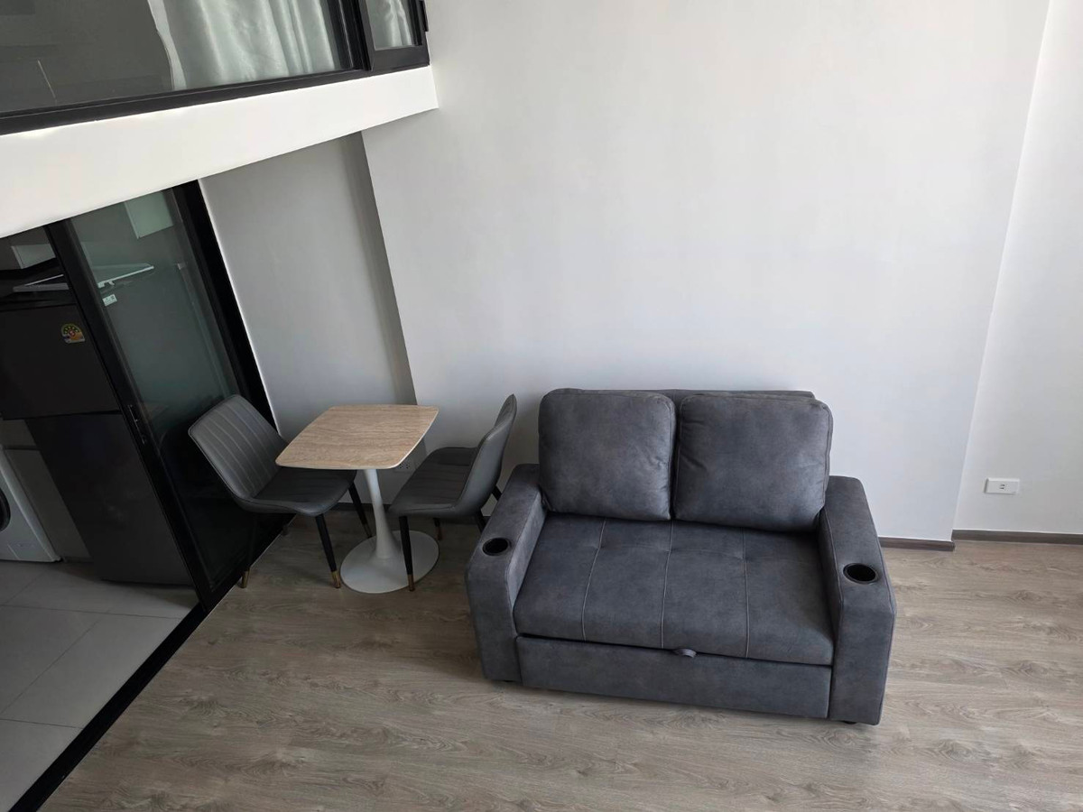 For RentCondoRatchadapisek, Huaikwang, Suttisan : SOHO Bangkok Ratchada 1-Bedroom Duplex 38 sq.m., 200 m from Huai Khwang MRT