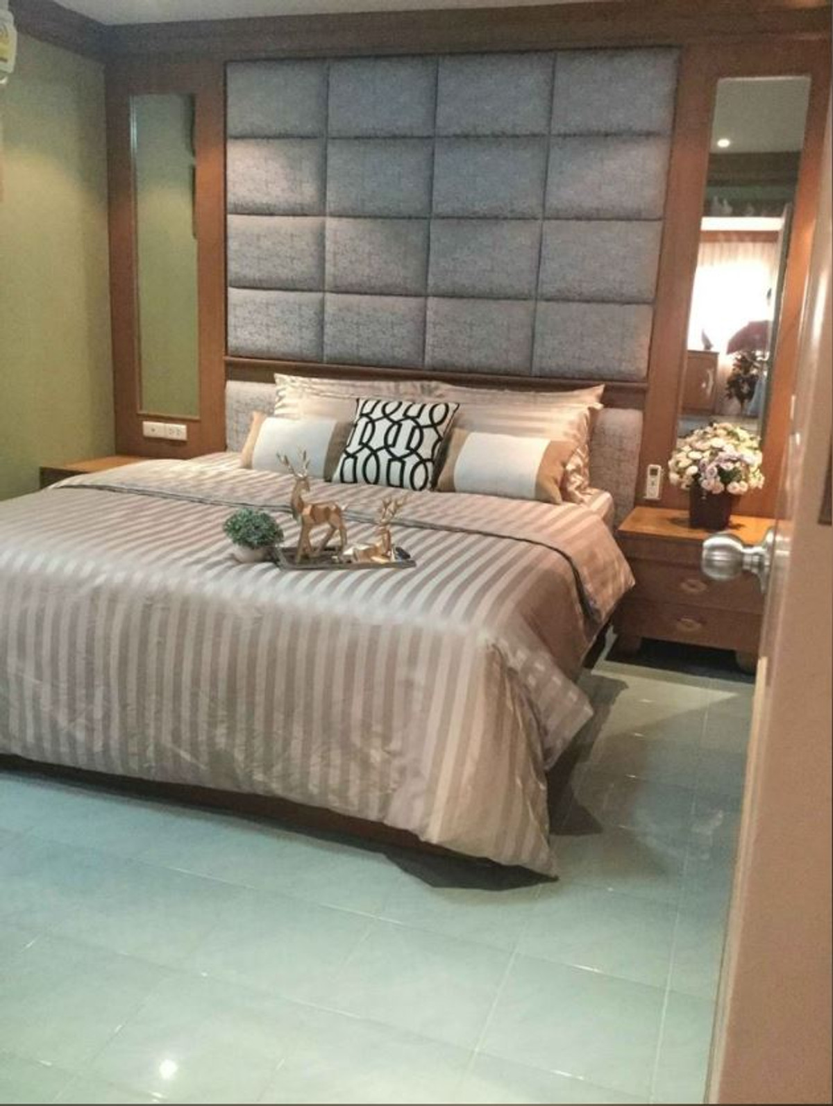 For RentCondoRatchadapisek, Huaikwang, Suttisan : X4290464 Condo for rent Ratchada City Condo (Ratchada City Condo) size 85 sq m, 4th floor.