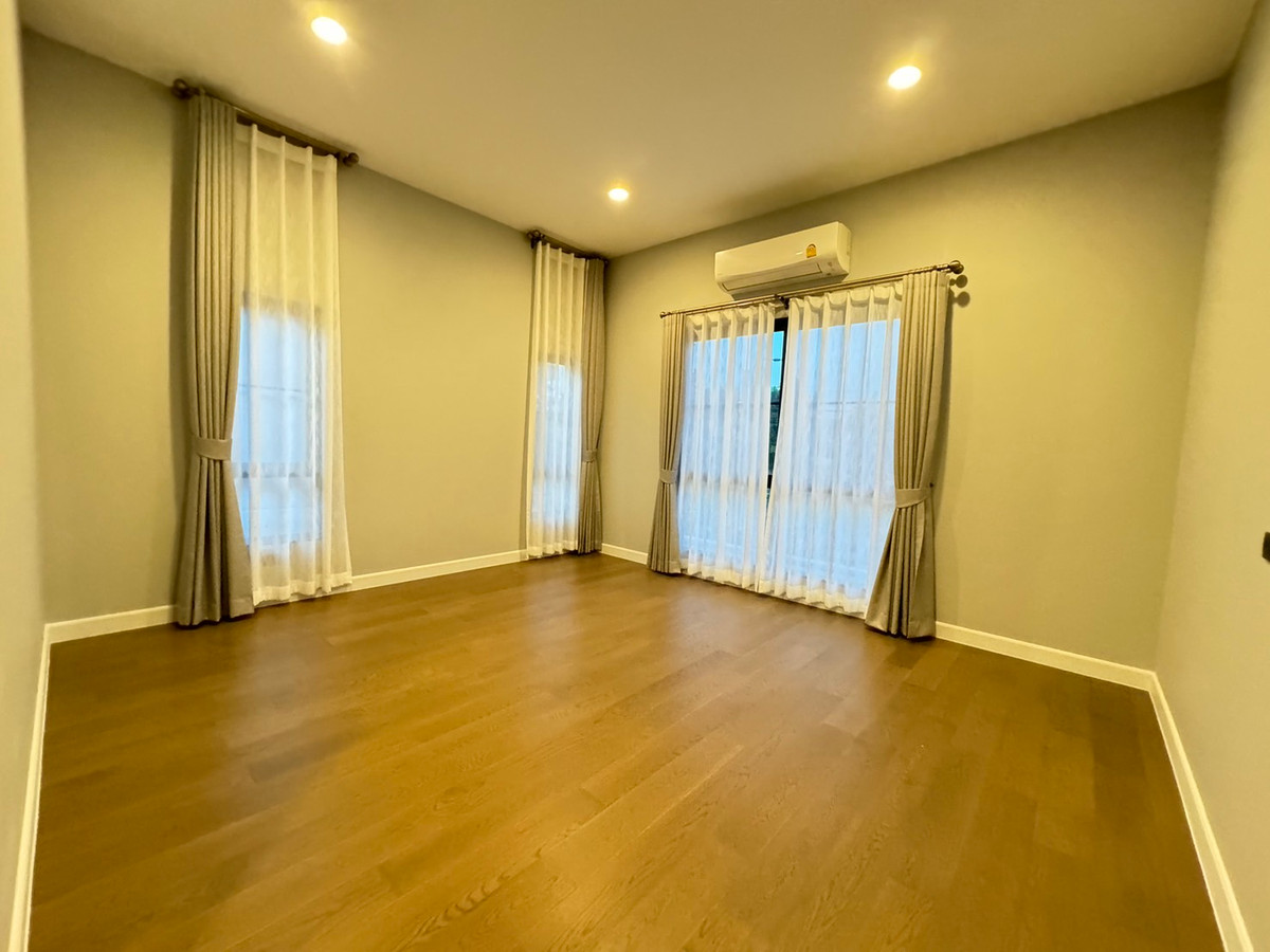 For RentHouseVipawadee, Don Mueang, Lak Si : Setthasiri Don Mueang, single house near the airport. Vacant and ready for rent You can inquire and make an appointment to view.