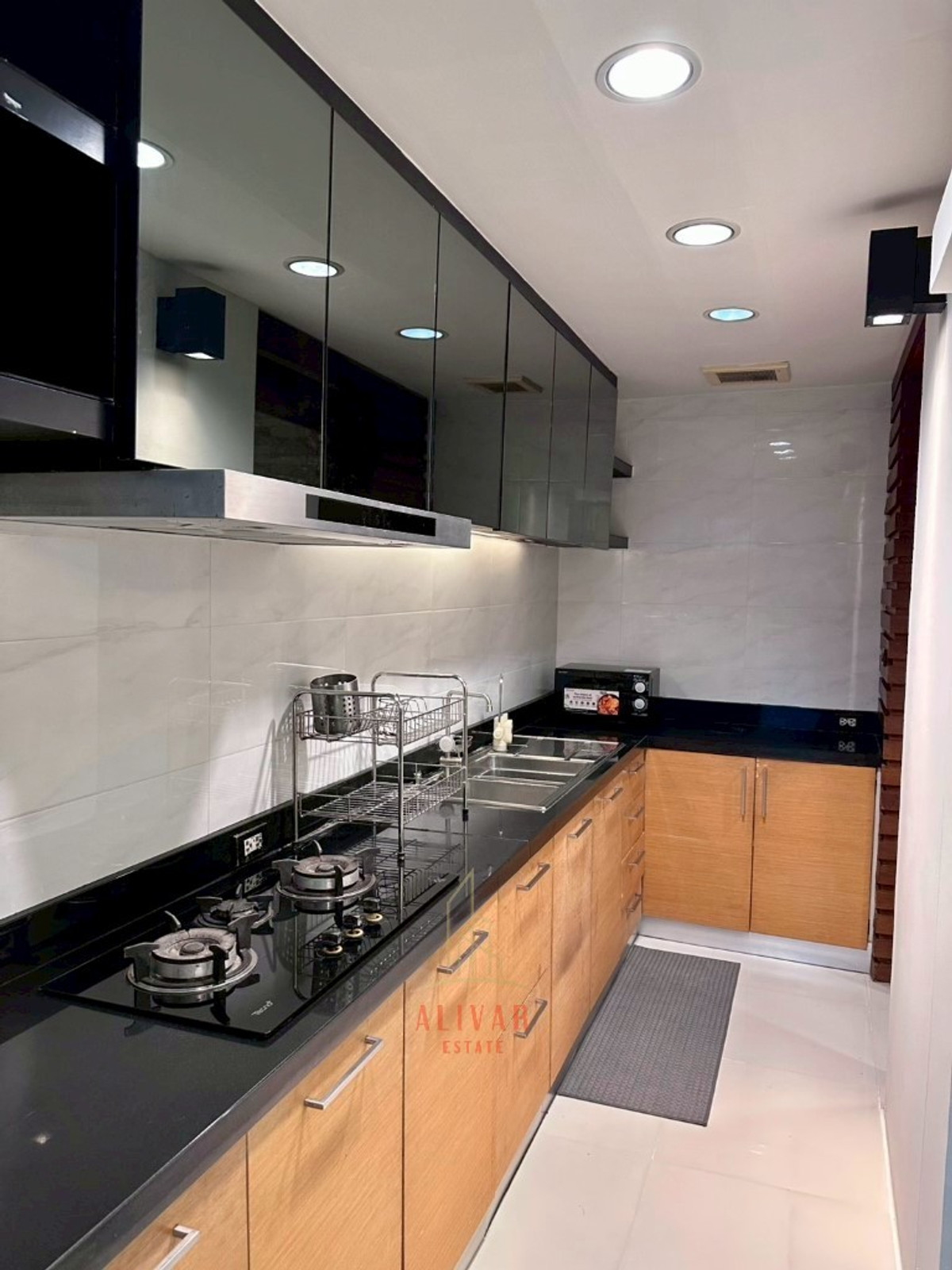 For RentTownhomePattanakan, Srinakarin : RH111925 Townhome for rent, 3 floors, corner unit at NOBLE CUBE PATTANAKARN.