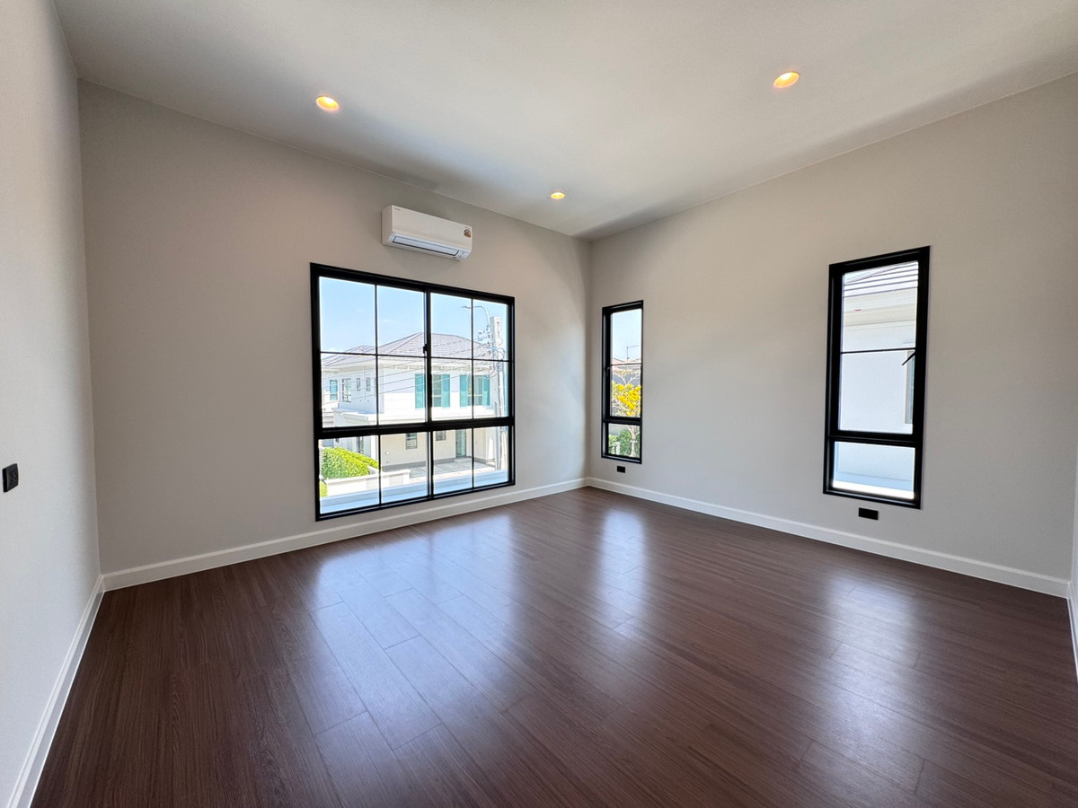 For RentHouseChaengwatana, Muangthong : Large detached house Setthasiri Ngamwongwarn new house ready for rent. Near Ngamwongswan Expressway