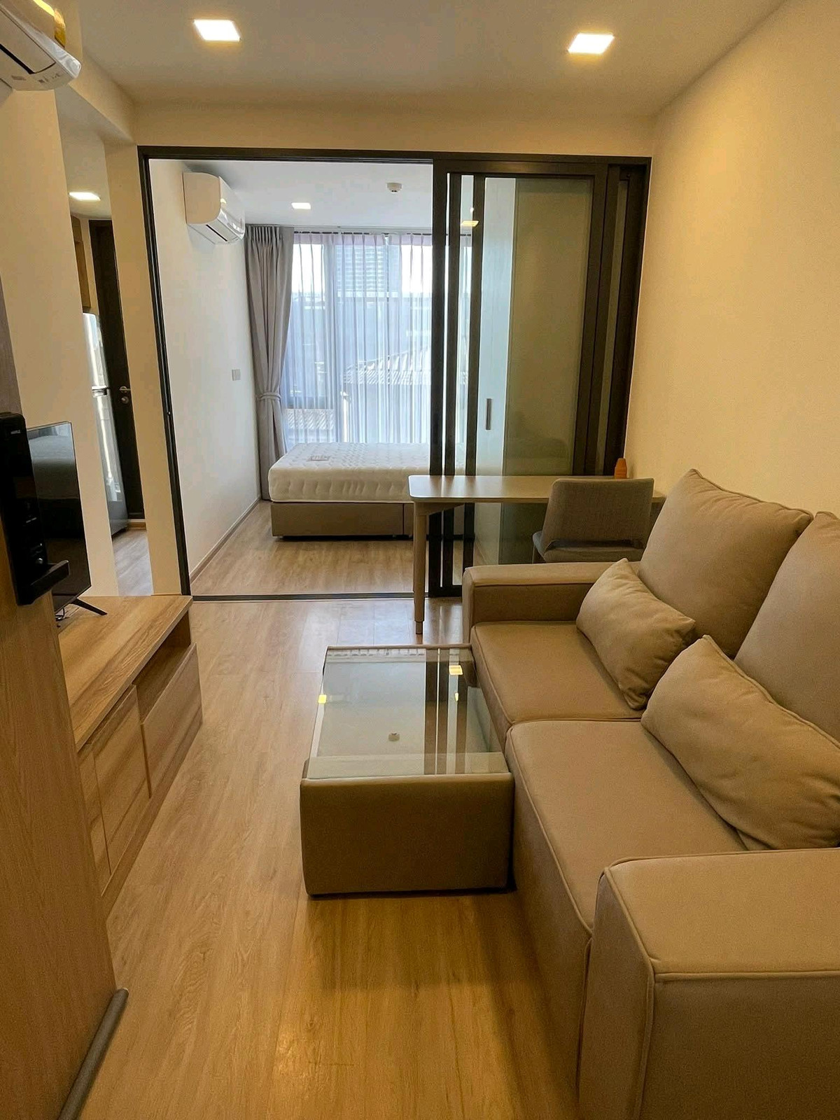 For RentCondoSiam Paragon ,Chulalongkorn,Samyan : 📍 Good location, convenient travel, near MRT Samyan, brand new renovated room, be the first to stay.
