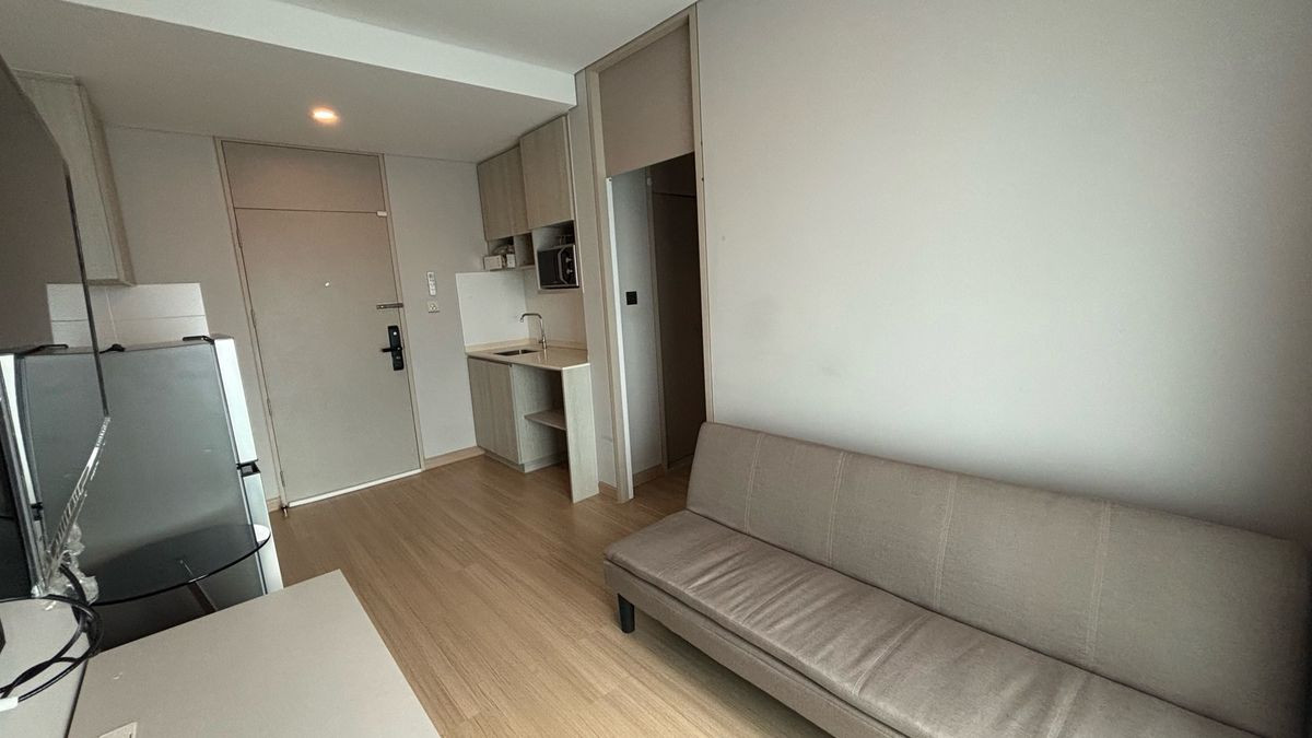 CondoRatchathewi,Phayathai : Lumpini Suite Dindaeng Ratchaprarop【𝐒𝐄𝐋𝐋 & 𝐑𝐄𝐍𝐓】🔥Simple and warm with light wood tones, adding coziness to every relaxing corner🔥 Contact Line ID: @hacondo