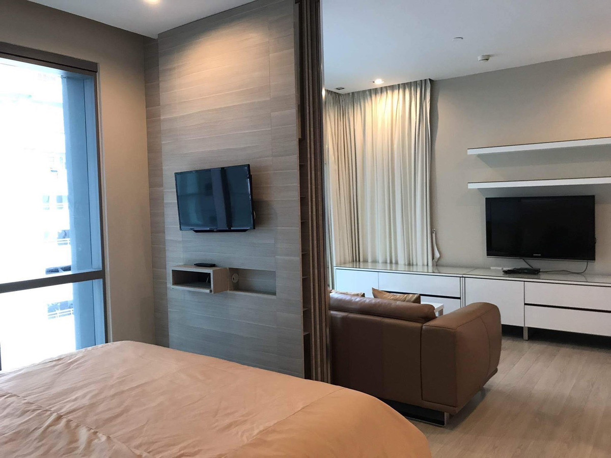 For SaleCondoSukhumvit, Asoke, Thonglor : Condo The Room Sukhumvit 21, convenient travel, close to BTS, shuttle available, fully furnished, ready for sale!