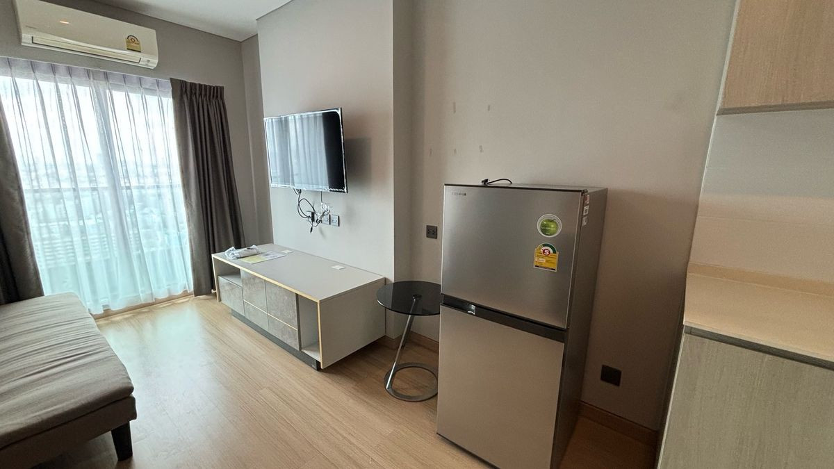 CondoRatchathewi,Phayathai : Lumpini Suite Dindaeng Ratchaprarop【𝐒𝐄𝐋𝐋 & 𝐑𝐄𝐍𝐓】🔥Simple and warm with light wood tones, adding coziness to every relaxing corner🔥 Contact Line ID: @hacondo