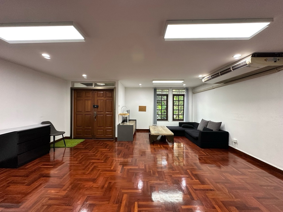 ให้เช่าทาวน์โฮมสุขุมวิท อโศก ทองหล่อ : ให้เช่า ทาวน์โฮม 4 ชั้น นอกโครงการ ทองหล่อ ใกล้ รพ.สมิติเวช 3 ห้องนอน พร้อมเข้าอยู่ 