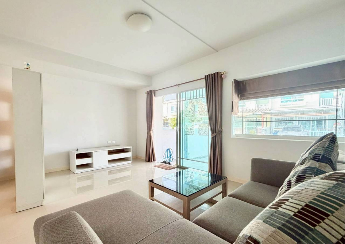 For SaleTownhomeNonthaburi, Bang Yai, Bangbuathong : Selling below cost! Indy (Bang Yai - opposite Westgate) Townhouse like new, 2 bedrooms, 3 bathrooms, 2 parking spaces.
