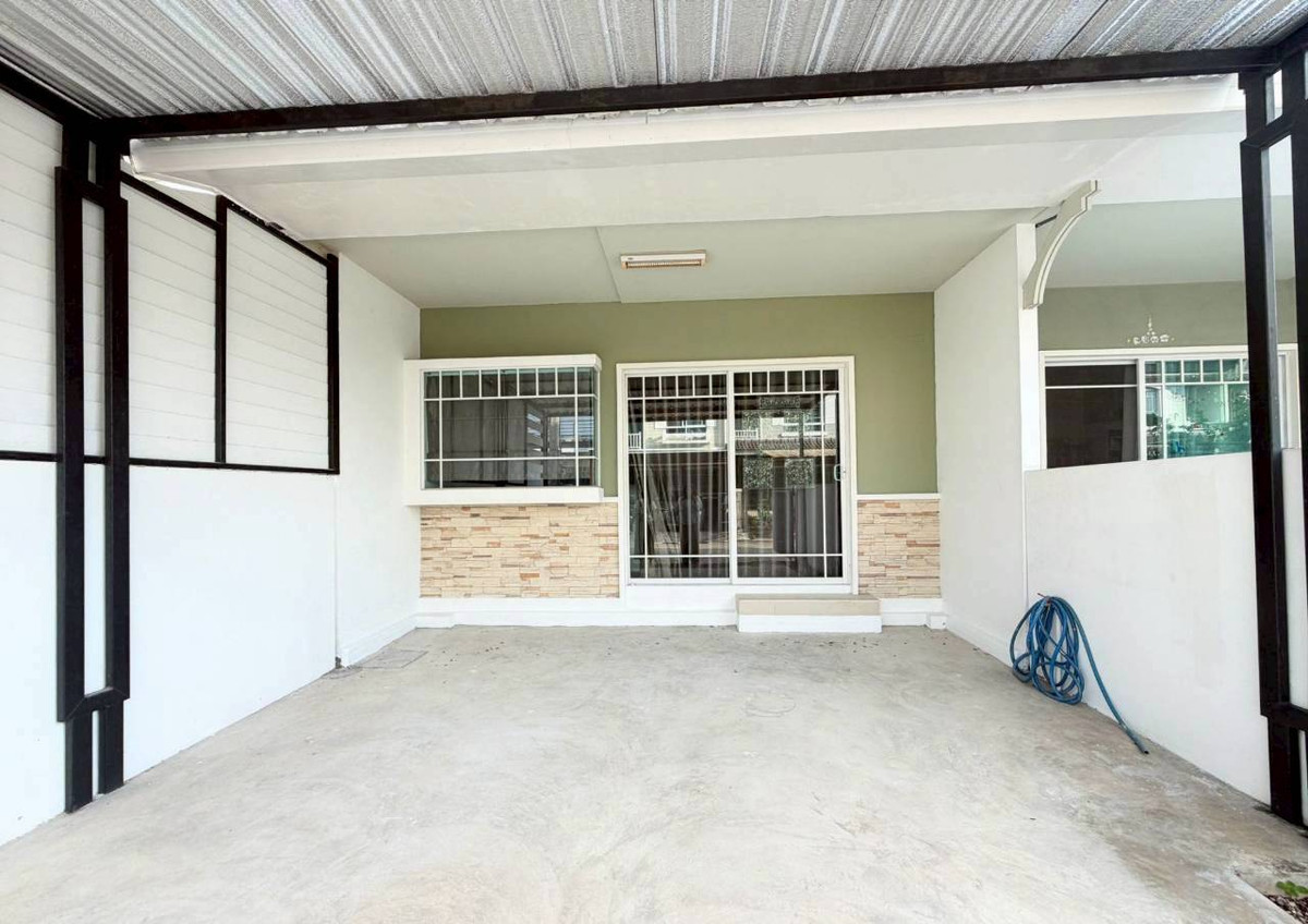 For SaleTownhomeNonthaburi, Bang Yai, Bangbuathong : Selling below cost! Indy (Bang Yai - opposite Westgate) Townhouse like new, 2 bedrooms, 3 bathrooms, 2 parking spaces.