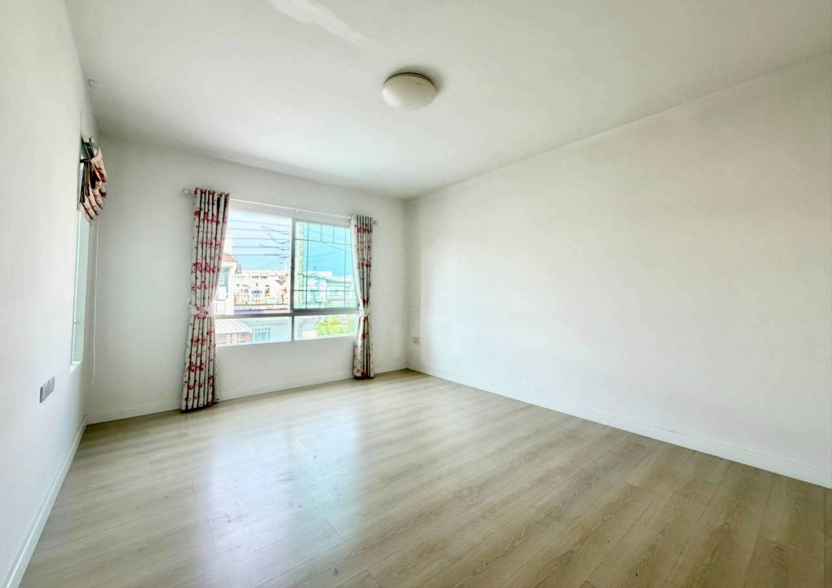 For SaleTownhomeNonthaburi, Bang Yai, Bangbuathong : Selling below cost! Indy (Bang Yai - opposite Westgate) Townhouse like new, 2 bedrooms, 3 bathrooms, 2 parking spaces.