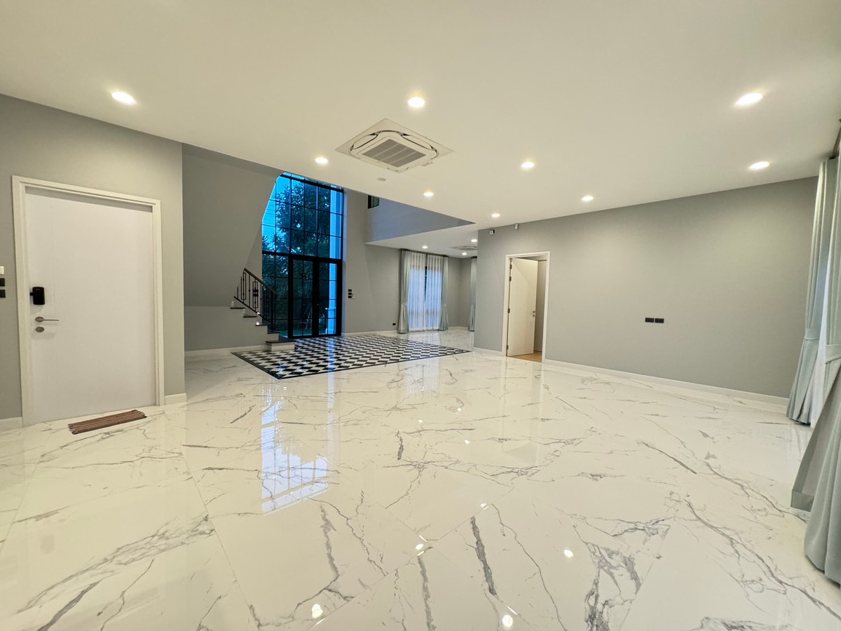 For RentHouseVipawadee, Don Mueang, Lak Si : Setthasiri Don Mueang, single house near the airport. Vacant and ready for rent You can inquire and make an appointment to view.