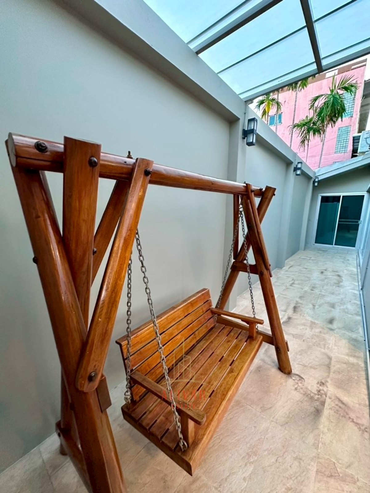 For RentTownhomePattanakan, Srinakarin : RH111925 Townhome for rent, 3 floors, corner unit at NOBLE CUBE PATTANAKARN.