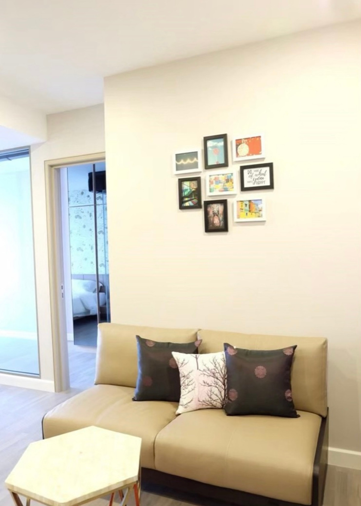 For RentCondoSiam Paragon ,Chulalongkorn,Samyan : For rent: The Room Rama 4, corner room, beautiful, ready to move in, near MRT Hua Lamphong, if interested contact Line @841qqlnr