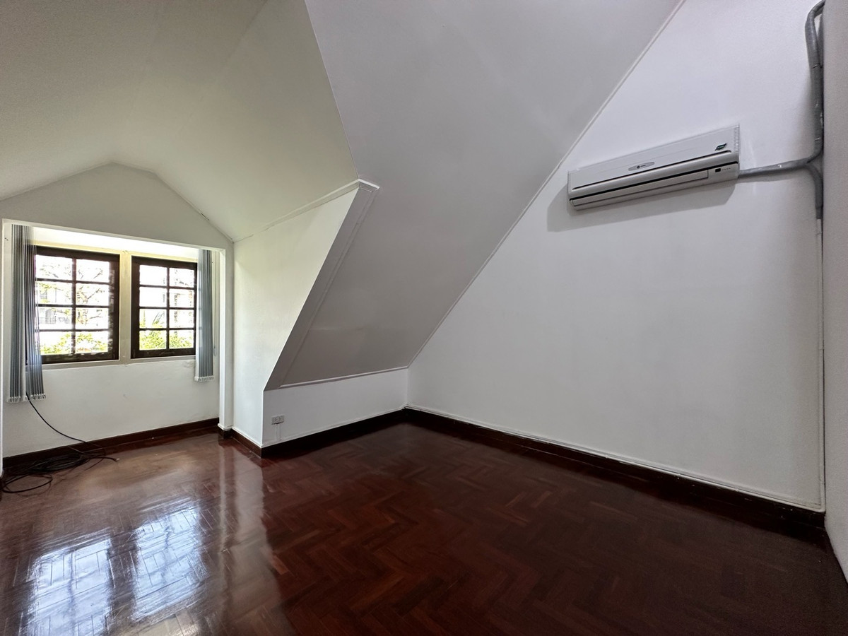 For RentTownhomeSukhumvit, Asoke, Thonglor : 3-Bed Townhome for Rent in Thonglor area, next to Samitivej Hospital. Ready to move in Jan, 2026