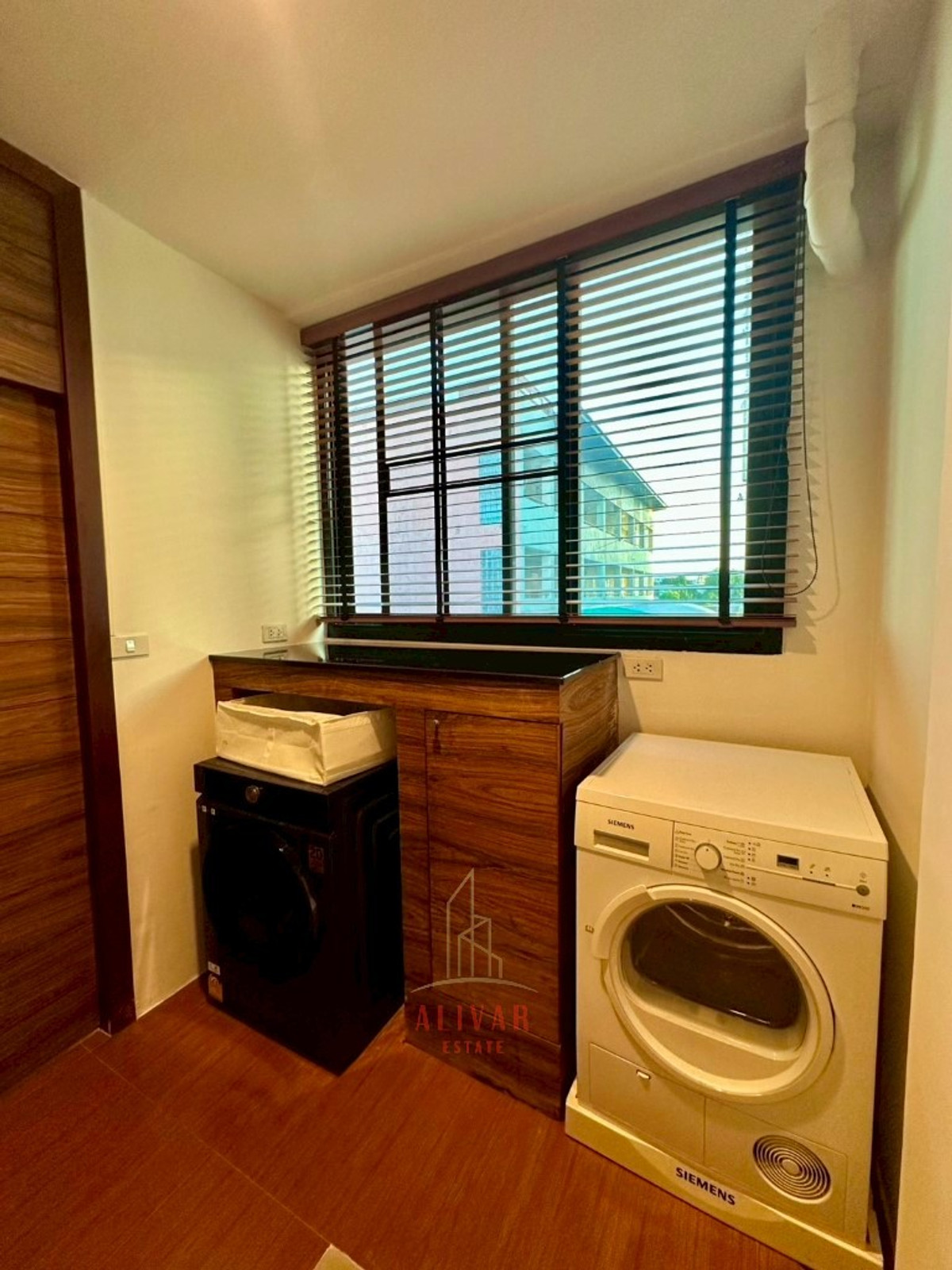 For RentTownhomePattanakan, Srinakarin : RH111925 Townhome for rent, 3 floors, corner unit at NOBLE CUBE PATTANAKARN.